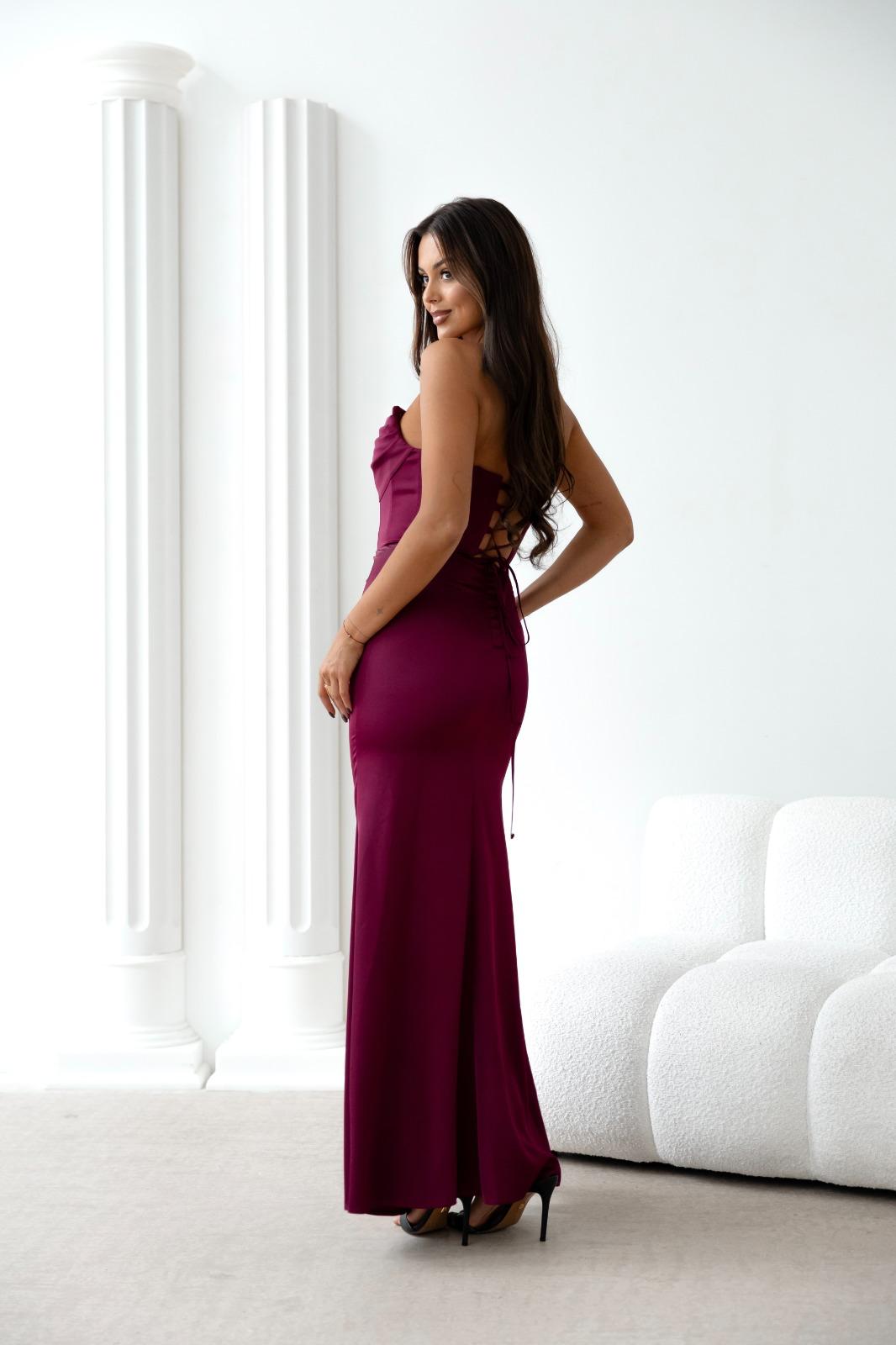 Piękna długa sukienka Lila do kostek bez ramiączek - elegancja i idealne dopasowanie M05220 - obrazek 3