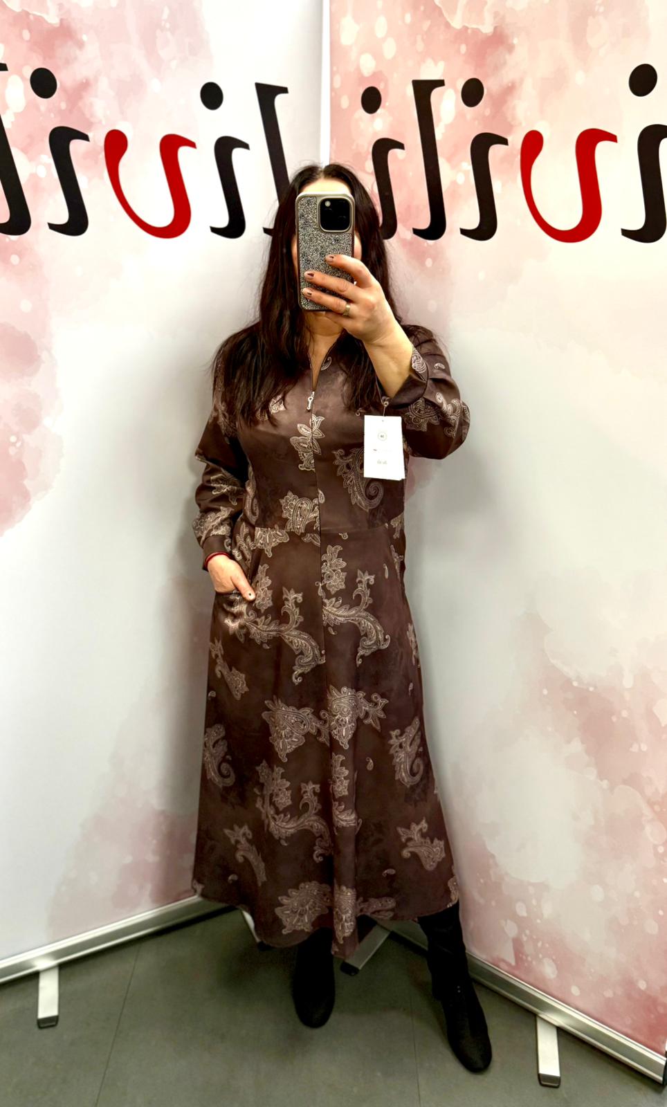 Długa sukienka z 3/4 rękawem i kieszeniami M05140