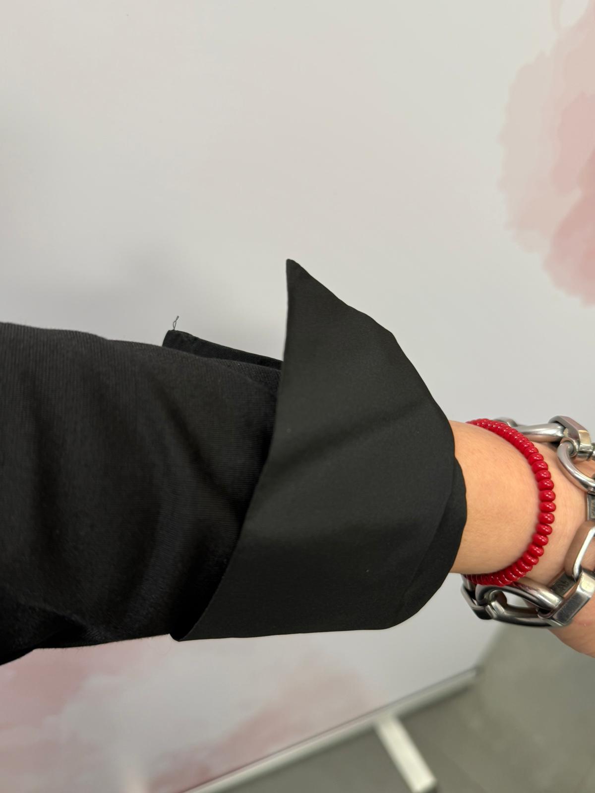 Elegancka sukienka łącząca komfort i wyjątkowy styl M05243 - obrazek 2